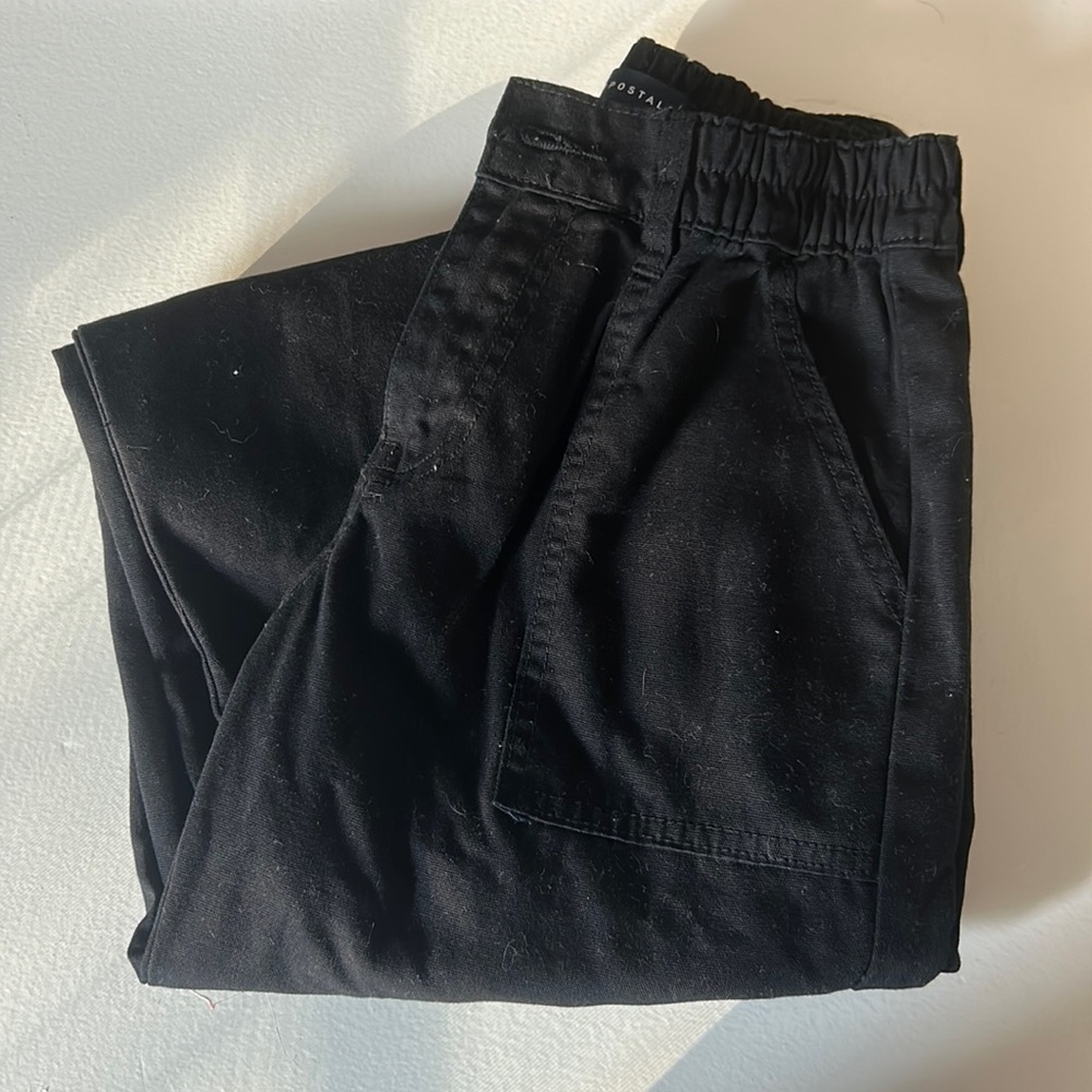 Black Aeropostale cargo pants